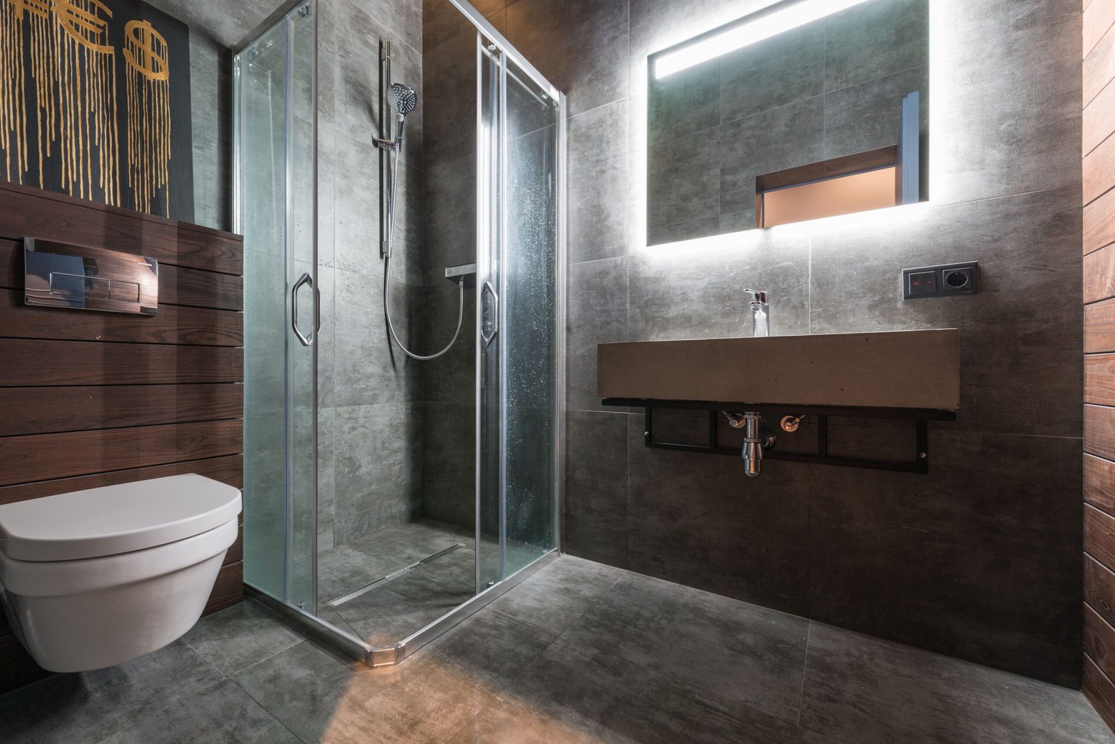 anasayfa Sleek modern bathroom featuring a glass shower and elegant fixtures.